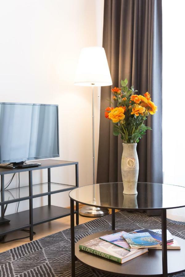 Innercity Apartments Opera Budapest Bagian luar foto