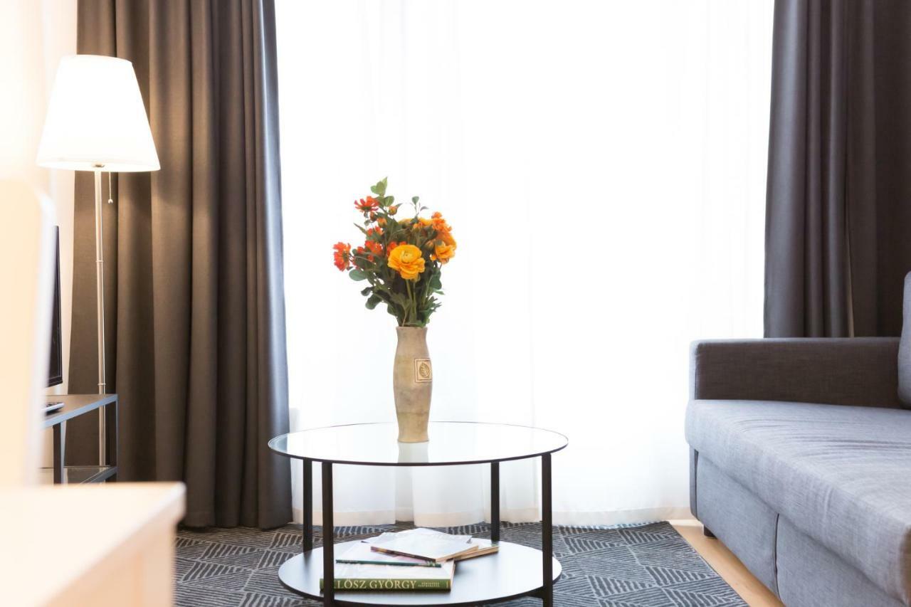 Innercity Apartments Opera Budapest Bagian luar foto