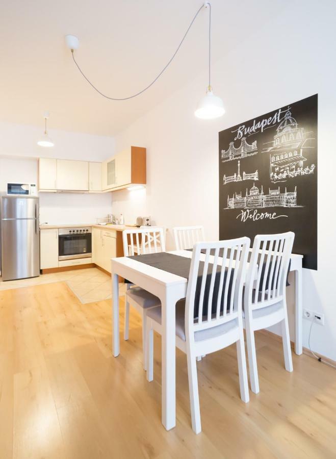 Innercity Apartments Opera Budapest Bagian luar foto